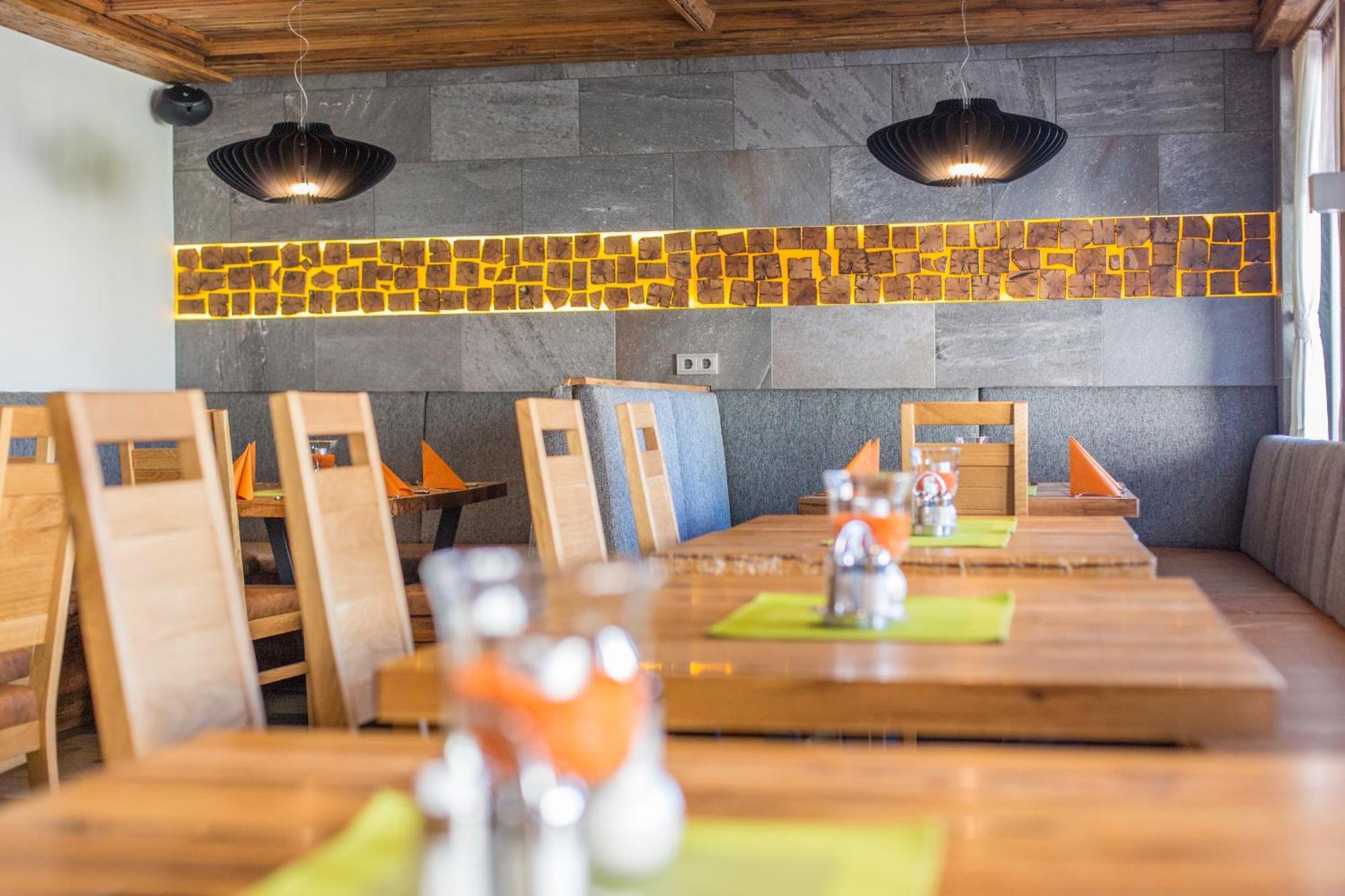 Schnitzl-Eck Hotel Flachau Ngoại thất bức ảnh